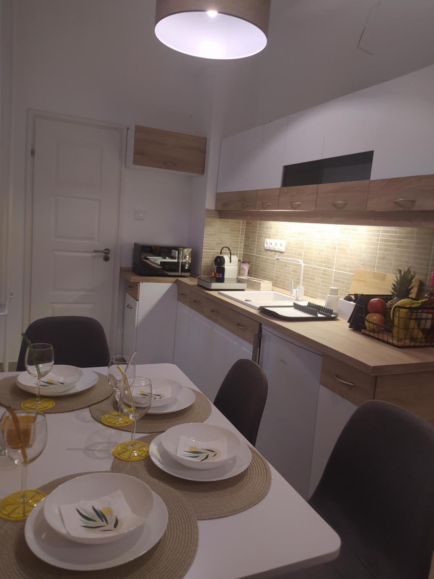Lady Mabel's Near To Arena, Puskas Stadion And Park, With Guarded Parking Place *