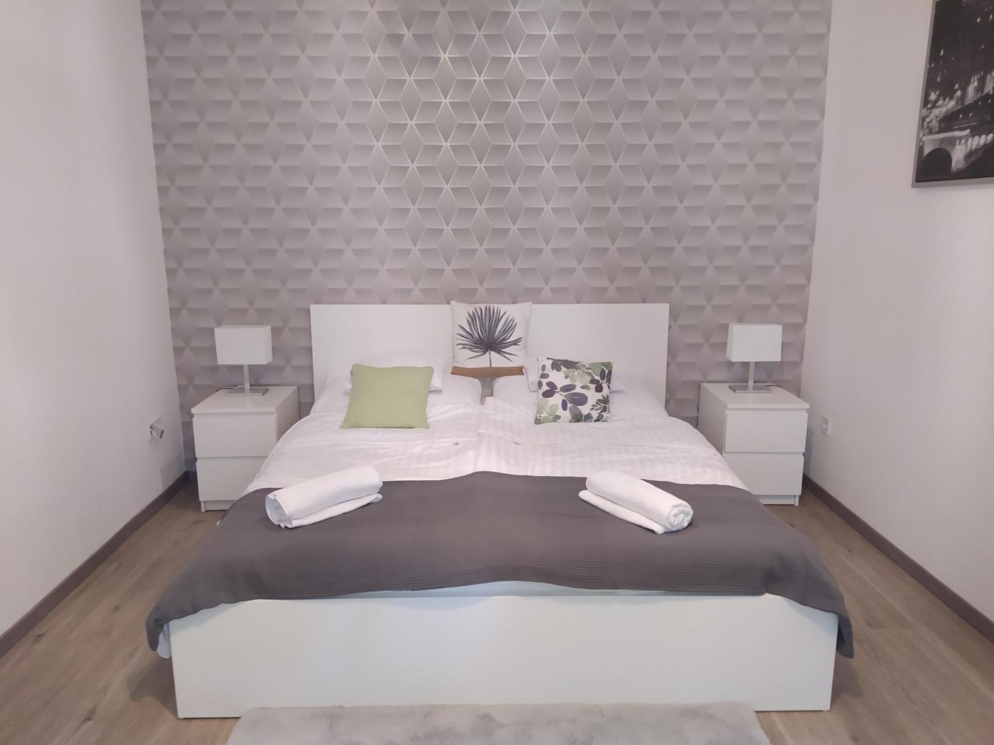 Lady Mabel's Near To Arena, Puskas Stadion And Park, With Guarded Parking Place Apartman