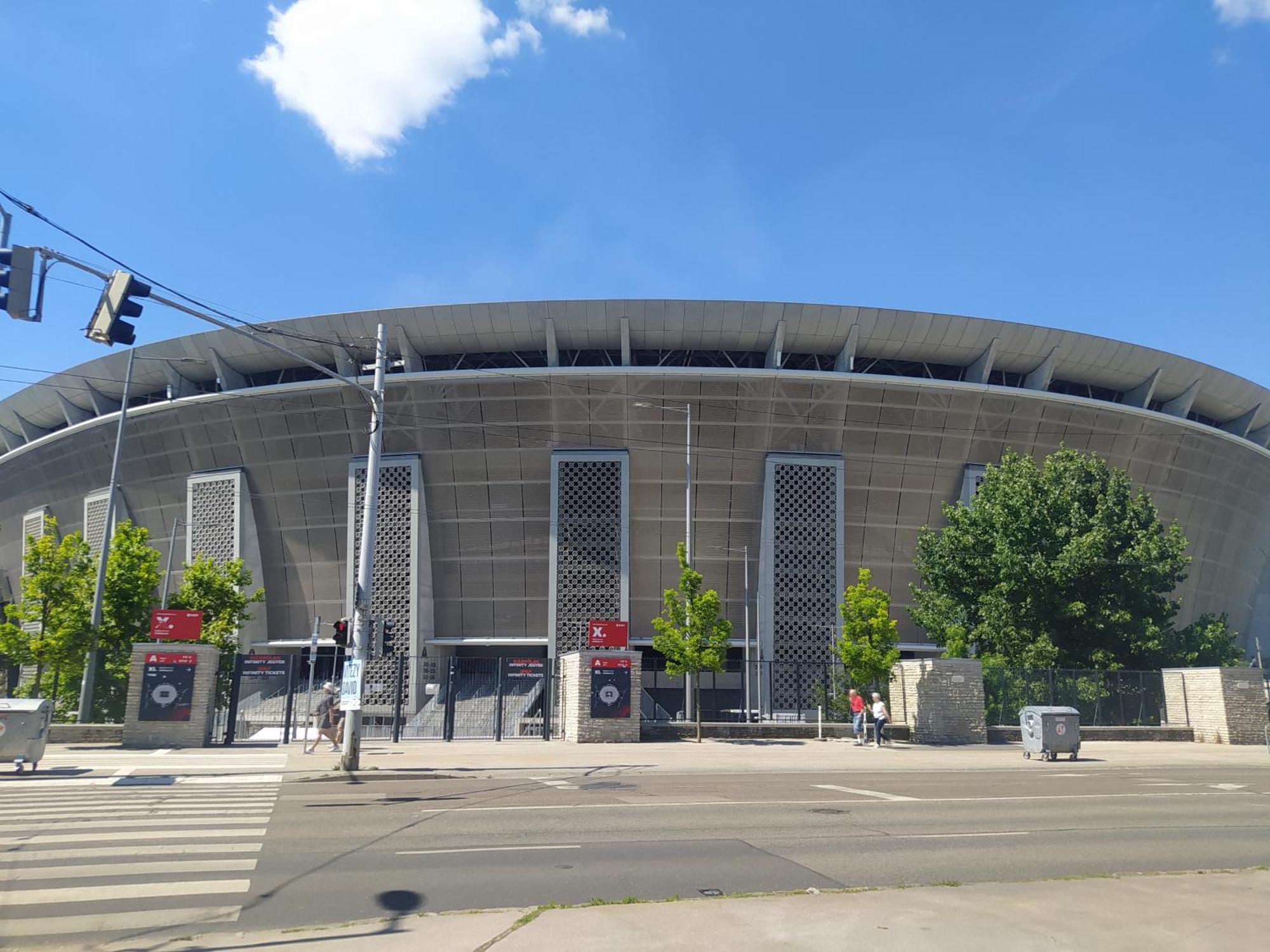 Lady Mabel's Near To Arena, Puskas Stadion And Park, With Guarded Parking Place *