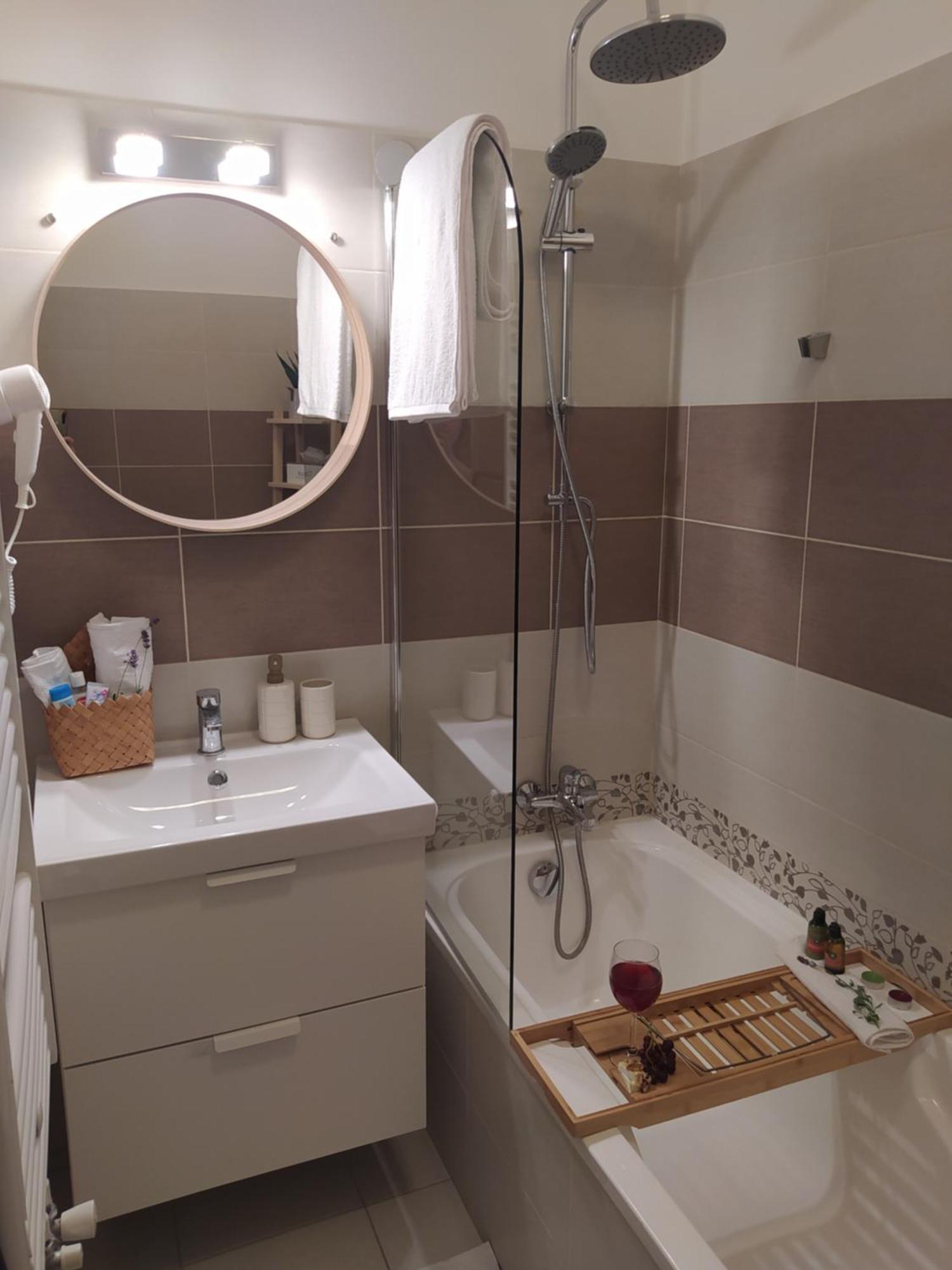 Lady Mabel's Near To Arena, Puskas Stadion And Park, With Guarded Parking Place *