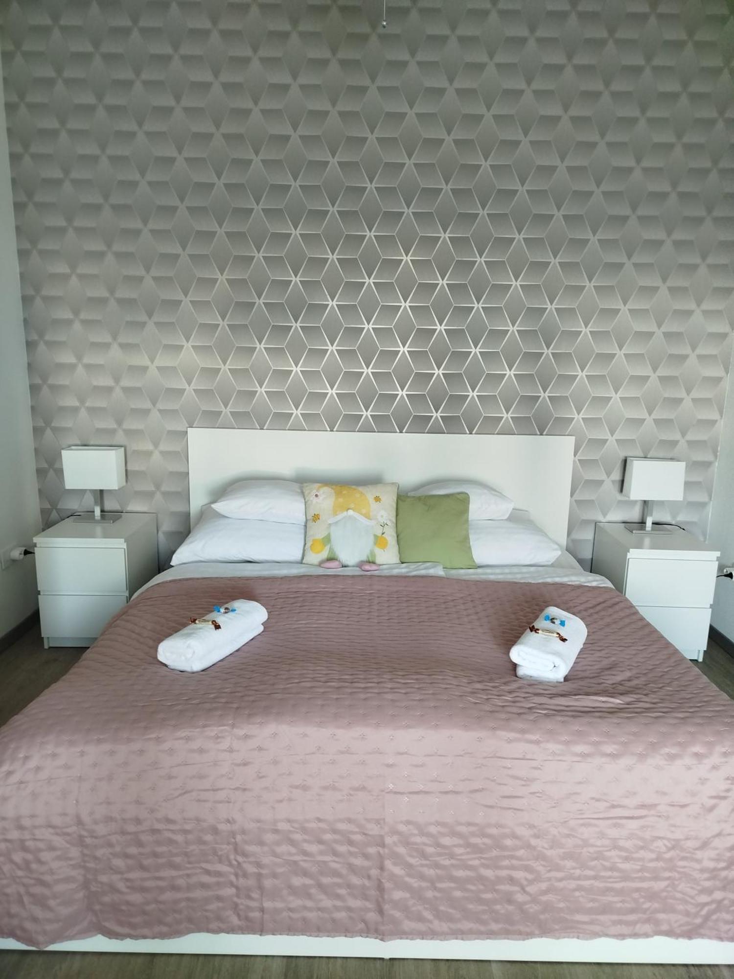 Apartman Lady Mabel's Near To Arena, Puskas Stadion And Park, With Guarded Parking Place *